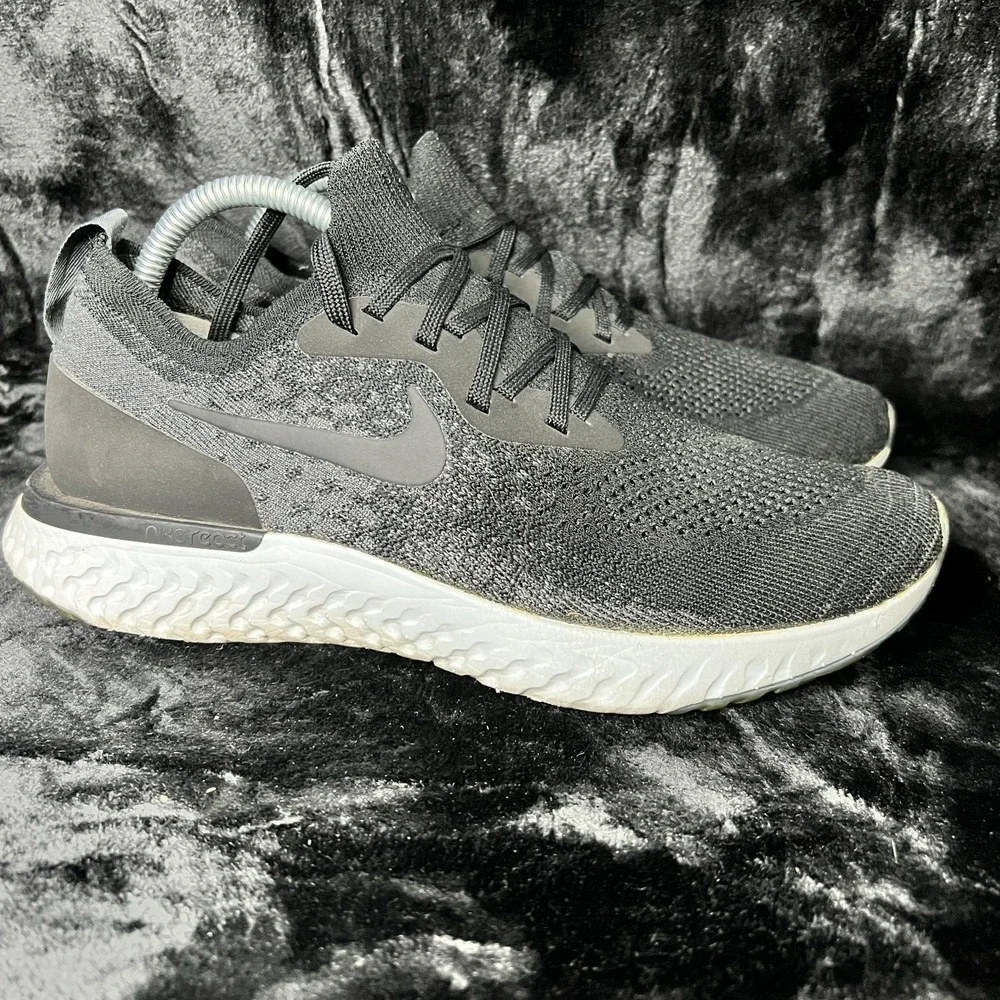 Nike Epic React Flyknit AQ0070-001 Women 10 Running Shoes Black Athletic Sneaker